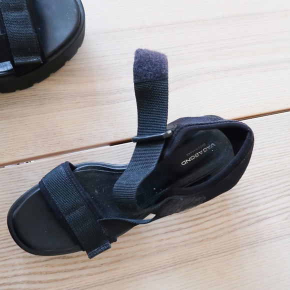 Vagabond Black Chunky Heel Sandals - Picture 6 of 6